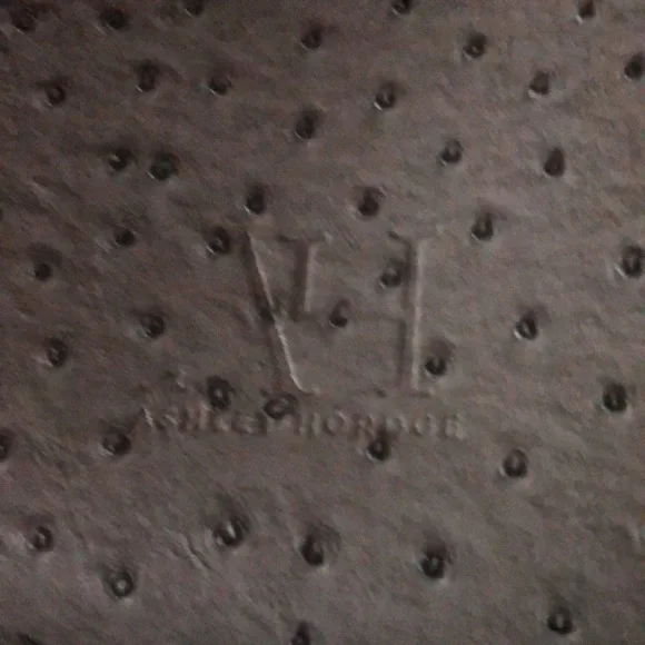 Elegant Gray Crocodile-Embossed Handbag(Ashley Hordge) - Picture 6 of 17